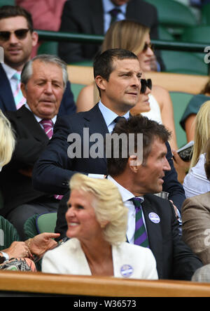 Londres, Royaume-Uni. 12 juillet, 2019. Bear Grylls est vu à la loge royale au cours de la demi-finale du tournoi entre Novak Djokovic de Serbie et Roberto Bautista Agut d'Espagne à l'Tennis de Wimbledon 2019 à Londres, Royaume-Uni, le 12 juillet 2019. Crédit : Yang Lu/Xinhua/Alamy Live News Banque D'Images