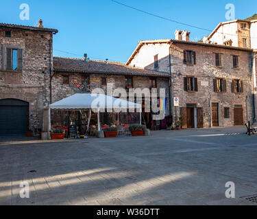 Gubbio, une ville médiévale en Ombrie célèbre pour la beauté de la région et pour les événements liés à San Francesco, Italie. Banque D'Images