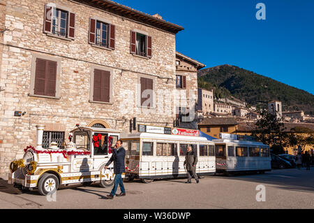 Gubbio, une ville médiévale en Ombrie célèbre pour la beauté de la région et pour les événements liés à San Francesco, Italie. Banque D'Images