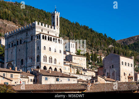 Gubbio, une ville médiévale en Ombrie célèbre pour la beauté de la région et pour les événements liés à San Francesco, Italie. Banque D'Images