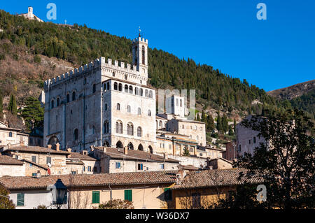 Gubbio, une ville médiévale en Ombrie célèbre pour la beauté de la région et pour les événements liés à San Francesco, Italie. Banque D'Images