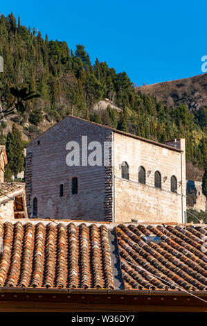 Gubbio, une ville médiévale en Ombrie célèbre pour la beauté de la région et pour les événements liés à San Francesco, Italie. Banque D'Images