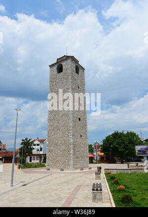 La vieille tour de l'horloge à l'Bećir Beg Osmanagić square à Podgorica's Stara Varoš quartier. Banque D'Images