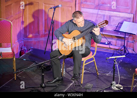 Gary Ryan d'effectuer dans le cadre de "6 mains" à l'Acapela, Pentyrch, Nouvelle-Galles du Sud Banque D'Images