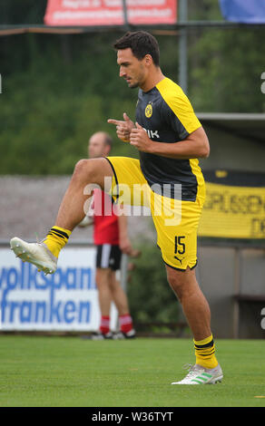 Hardheim, Allemagne. 12 juillet, 2019. Le Dortmund Mats Hummels se réchauffe avant le match. Credit : Karl-Josef Opim/dpa/Alamy Live News Banque D'Images