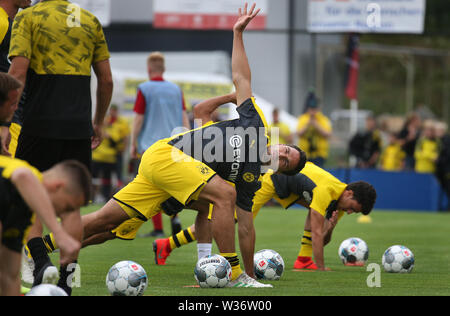 Hardheim, Allemagne. 12 juillet, 2019. Le Dortmund Mats Hummels (M) se réchauffe avant le match. Credit : Karl-Josef Opim/dpa/Alamy Live News Banque D'Images