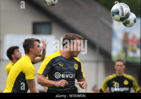 Hardheim, Allemagne. 12 juillet, 2019. Mario Götze de Dortmund (M) se réchauffe avant le match. Credit : Karl-Josef Opim/dpa/Alamy Live News Banque D'Images