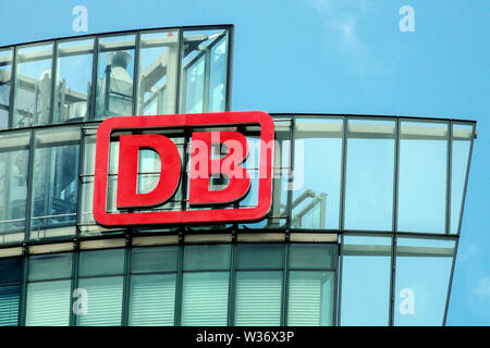 Logo DB sur le building, Berlin Potsdamer Platz Allemagne Banque D'Images