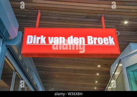 Billboard Dirk Van Den Broek, supermarché à Amsterdam aux Pays-Bas du Nord 2019 Banque D'Images