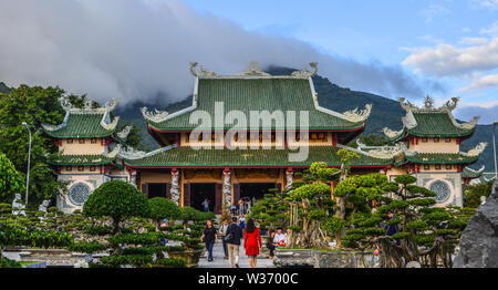 Da nang, Vietnam - Mai 18, 2019. Vue de la pagode Linh Ung à Da nang, Vietnam. Le bouddhisme au Vietnam est principalement de la Tradition du Mahayana. Banque D'Images