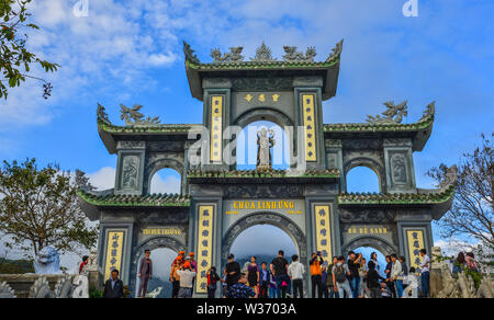 Da nang, Vietnam - Mai 18, 2019. Vue de la pagode Linh Ung à Da nang, Vietnam. Le bouddhisme au Vietnam est principalement de la Tradition du Mahayana. Banque D'Images