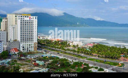 Da nang, Vietnam - Mai 18, 2019. Belle ville près de la mer bleue à journée ensoleillée à Da nang, Vietnam. Banque D'Images