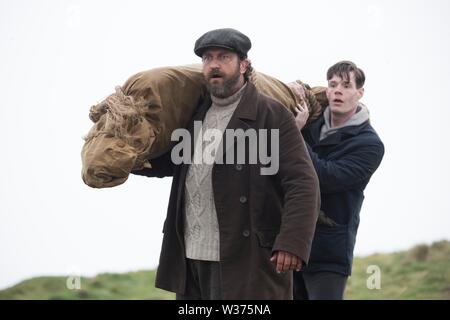 GERARD BUTLER et CONNOR SWINDELLS dans la disparition (2018). Credit : Mad car les oiseaux / Cross Creek Pictures / G-BASE / Tête Fil / Album Banque D'Images