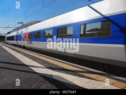 Milan, Italie : 12 juillet 2019 : Paris-Milan High speed train La SNCF TGV Lyria en gare Porta Garibaldi, Milan, Banque D'Images