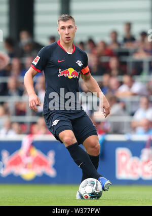 12 juillet 2019, l'Allemagne (allemand), Leipzig : Soccer, test matches : RB Leipzig - FC Zürich : Leipzig's Willi Orban s'exécute avec la balle. Photo : Ronny Hartmann/dpa Banque D'Images