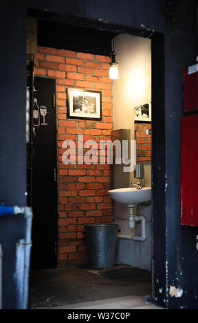 Singapour-06 nov 2018:brut vintage style thème restroom vue de l'intérieur Banque D'Images