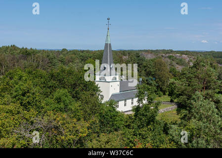 Koster, Suède - 12 juillet 2019 - Vue sur l'église de Koster dans le Parc National de Kosterhavet en Suède, côte ouest. Banque D'Images