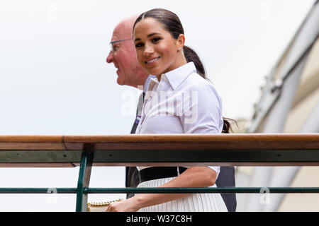 Londres, Royaume-Uni, 13 juillet 2019 : Meghan, duchesse de Sussex assiste à jour 12 du tennis de Wimbledon à l'All England Lawn Tennis et croquet Club. Crédit : Frank Molter/Alamy live news Banque D'Images