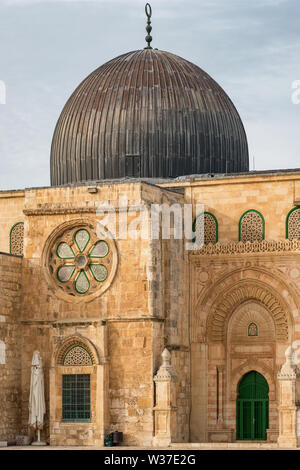 Mosquée d'Al-Aqsa à Jérusalem sur le sommet du Mont du Temple à Jérusalem. La mosquée Al Aqsa est un lieu sacré pour tous les musulmans et les gens de l'islam Banque D'Images