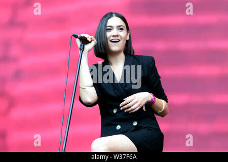 Nadine Shah joue sur la scène comme l'heure d'été britannique Barclaycard Hyde Park le samedi 13 juillet 2019 à Londres, en Angleterre. Banque D'Images