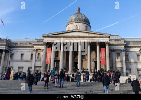 La National Gallery est un musée d'art britannique à Trafalgar Square Londres avec sa façade architecture néoclassique par William Wilkins Banque D'Images