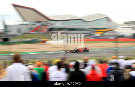 Le pilote Red Bull Max Verstappen lors des qualifications pour le Grand Prix de Grande-Bretagne à Silverstone, Towcester. Banque D'Images