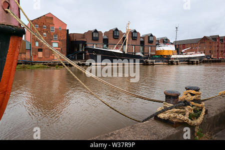 Arctic Corsair, chalutier désaffecté, vu de l'autre rive de la rivière Hull à marée haute, Hull, dans le Yorkshire, UK. Banque D'Images