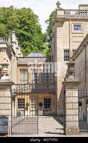 Entrée latérale à Dyrham Park House Banque D'Images