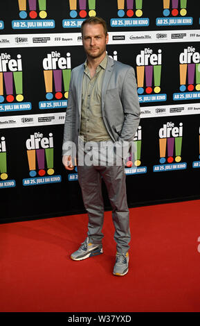 Cologne, Allemagne. Le 13 juillet, 2019. L'acteur Hinnerk Schönemann vient à la première du film 'Die Drei ! ! !'. Credit : Henning Kaiser/dpa/Alamy Live News Banque D'Images