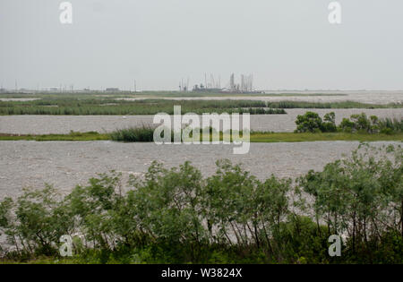 Le fleuve Mississippi, de concert avec ses nombreux affluents et les lacs à New Orleans déjà inondé lors de la préparation.La Nouvelle Orléans et d'autres parties du golfe du Mexique à se préparer à la tempête tropicale Barry à toucher terre, apportant avec elle une pluie catastrophique. Avec le niveau d'eau du fleuve Mississippi à son plus haut niveau et une tempête dans le golfe du Mexique qui devrait toucher terre sur les côtes de la Louisiane et du Texas, beaucoup craignent que les digues échoue et que la Nouvelle Orléans sera de nouveau inondé aussi mauvais qu'il était dans la suite de l'Ouragan 2004 Kartina. Banque D'Images