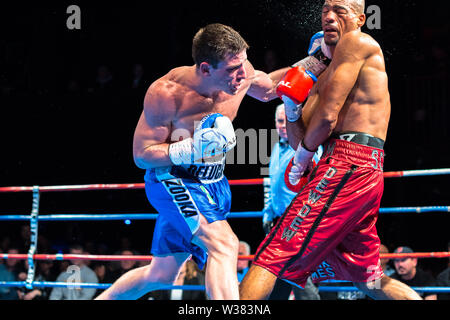 Match de boxe, Mark Deluca vs Travis Scott, hébergé par la boxe à Murphys the House of Blues de Boston, Massachusetts. Banque D'Images