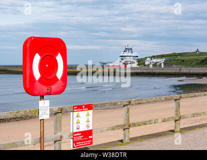 Ostensjo Rederi Norwegain Edda navire quittant le port de Soleil Aberdeen, Écosse, Royaume-Uni Banque D'Images