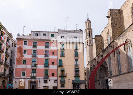 Barcelone, Espagne - 02 novembre, 2018 : Square Des Bous, 129 de de les Moreres d'anciens bâtiments et basilique Santa Maria del Mar à côté. La Ribera, Barce Banque D'Images