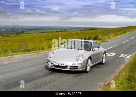 Automobile Club du Lancashire Coast to Coast 2019 ; à partir de l'hôtel Midland à Morecambe et de finition à Dunsley Hall à Sandsend près de Whitby cette voiture d'époque d'un océan à l'autre parcours traverse les hauteurs de la campagne fantastique dans l'auge de Bowland avec vue sur la baie de Morecambe. L'événement est ouvert aux voitures classiques et du patrimoine précieux de tous âges relever le défi d'un parcours le long des 170 milles de les chemins et les routes de l'Angleterre rurale. Banque D'Images