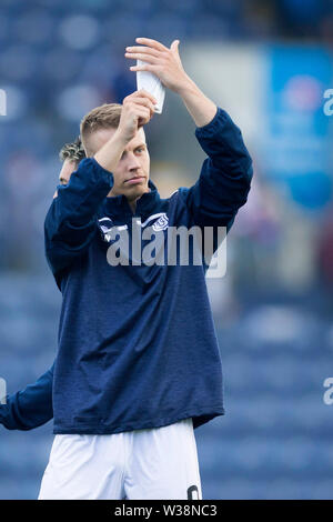 Starks Park, Kirkcaldy, UK. Le 13 juillet, 2019. Coupe de la ligue écossaise de football, Raith Rovers contre Dundee ; Andrew Nelson de Dundee applaudit les fans à la fin du match : Action Crédit Plus Sport/Alamy Live News Banque D'Images