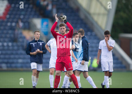 Starks Park, Kirkcaldy, UK. Le 13 juillet, 2019. Coupe de la ligue écossaise de football, Raith Rovers contre Dundee ; Jack Hamilton de Dundee applaudit les fans à la fin du match : Action Crédit Plus Sport/Alamy Live News Banque D'Images