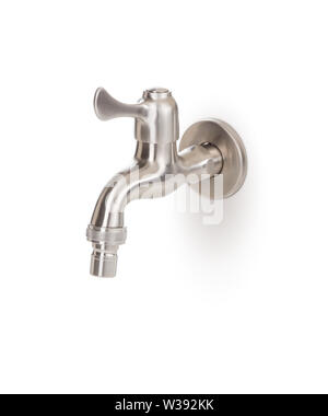 Robinet en acier inoxydable sur mesure isolé sur un fond blanc. Banque D'Images