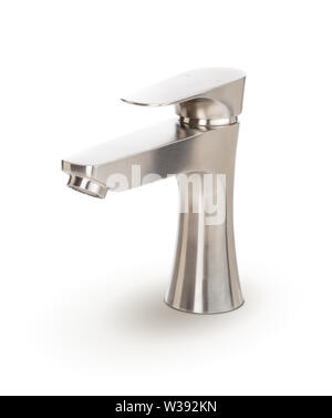 Robinet en acier inoxydable sur mesure isolé sur un fond blanc. Banque D'Images