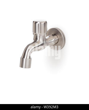 Robinet en acier inoxydable sur mesure isolé sur un fond blanc. Banque D'Images
