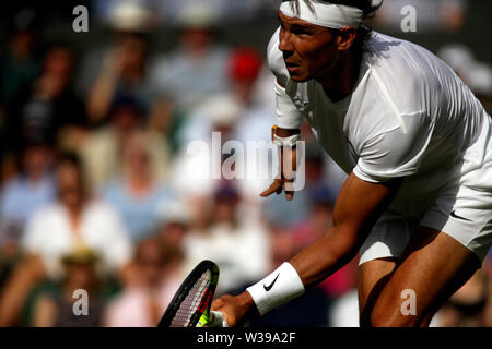 Wimbledon, 2 juillet 2019 - L'Espagne Rafael Nadal en action contre Yuichi Sugita durant leur premier match à Wimbledon aujourd'hui. Nadal a remporté le match en 5 sets. Banque D'Images