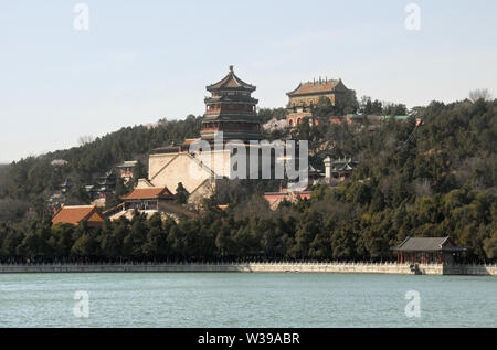 Summer Palace, Beijing, Chine. Le Palais d'été est l'un des principaux sites touristiques de Pékin. Palais d'été de l'UNESCO est répertorié. La colline de la longévité, le Lac de Kunming Banque D'Images