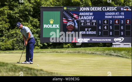 Oqasmieh, Iowa, États-Unis. Le 13 juillet, 2019. Andrew Landry putts sur cinq au cours de la troisième ronde de la Classique John Deere à Chikar dans TPC Deere Run, le samedi 13 juillet 2019. Credit : Andy Abeyta/Quad-City Times/ZUMA/Alamy Fil Live News Banque D'Images