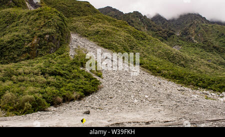 Rocky glisse dans une zone montagneuse à Fox Glacier, New Zealand Banque D'Images