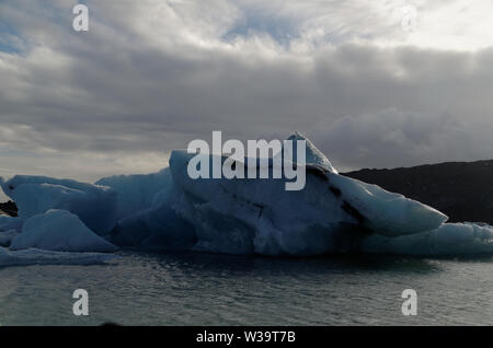 Dans une lagune glaciaire Iceburgs Banque D'Images