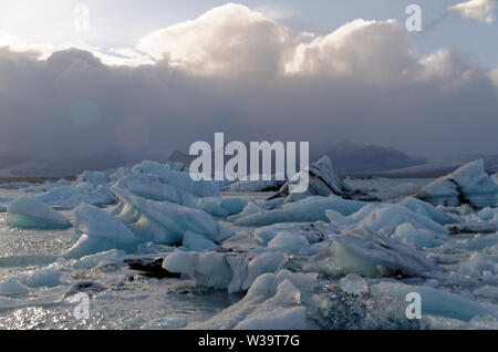 Dans une lagune glaciaire Iceburgs Banque D'Images