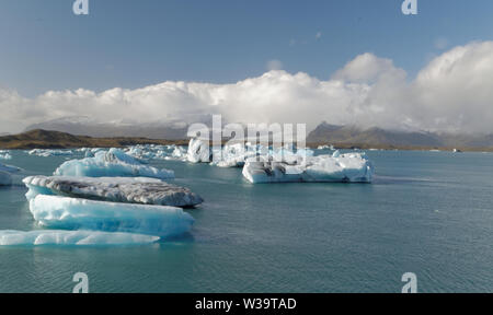 Dans une lagune glaciaire Iceburgs Banque D'Images