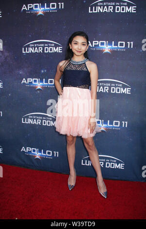 Los Angeles, USA. 10 juillet, 2019. Julia Garcia 07/10/2019 Apollo 11 : Le 'Live Show' Immersive Soirée d'ouverture tenue à la Dome lunaire à Pasadena, CA Crédit : Cronos/Alamy Live News Banque D'Images