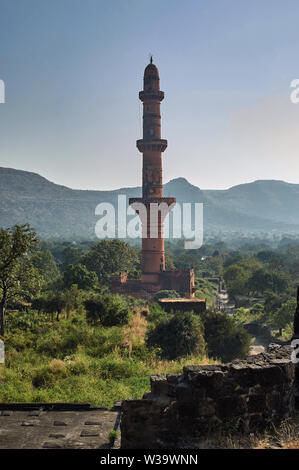 Chand Minar ou la tour de la Lune est une tour médiévale Daulatabad, également connu sous le nom de Devagiri un 14e siècle fort près de Aurangabad Maharashtra INDE Banque D'Images