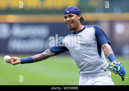 Milwaukee, WI, USA. Le 13 juillet, 2019. L'arrêt-court des Milwaukee Brewers Orlando Arcia # 3 avant le match de la Ligue Majeure de Baseball entre les Milwaukee Brewers et les Giants de San Francisco au Miller Park de Milwaukee, WI. John Fisher/CSM/Alamy Live News Banque D'Images