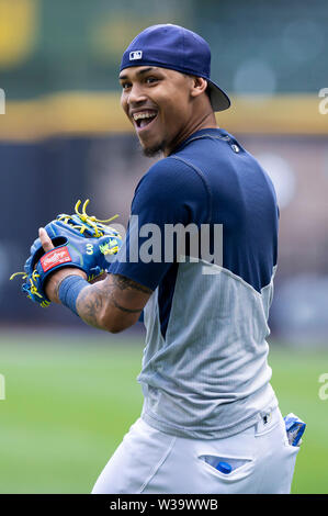 Milwaukee, WI, USA. Le 13 juillet, 2019. L'arrêt-court des Milwaukee Brewers Orlando Arcia # 3 avant le match de la Ligue Majeure de Baseball entre les Milwaukee Brewers et les Giants de San Francisco au Miller Park de Milwaukee, WI. John Fisher/CSM/Alamy Live News Banque D'Images